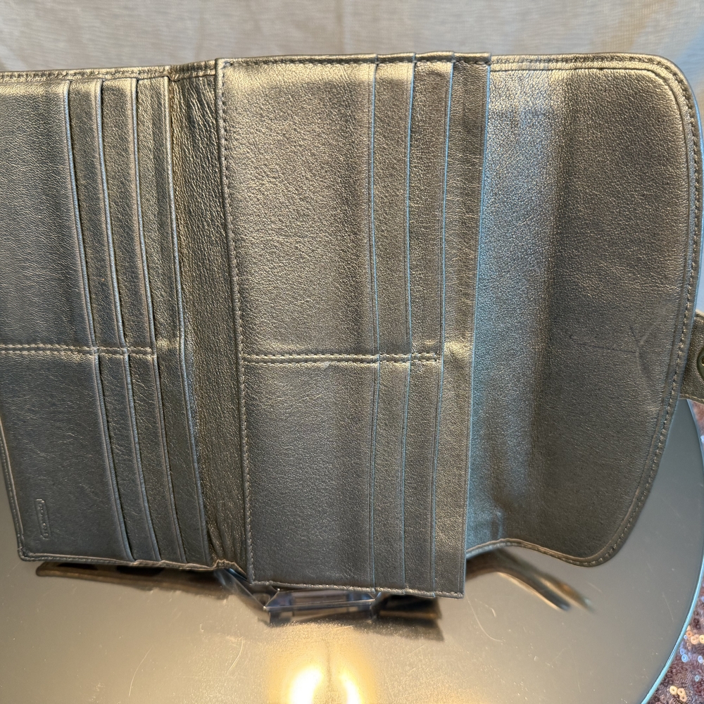 Coach Signature Wallet - Picture 6 of 6